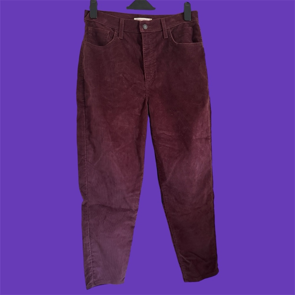 Levi's High Waisted Mom Jean Size: 31"W